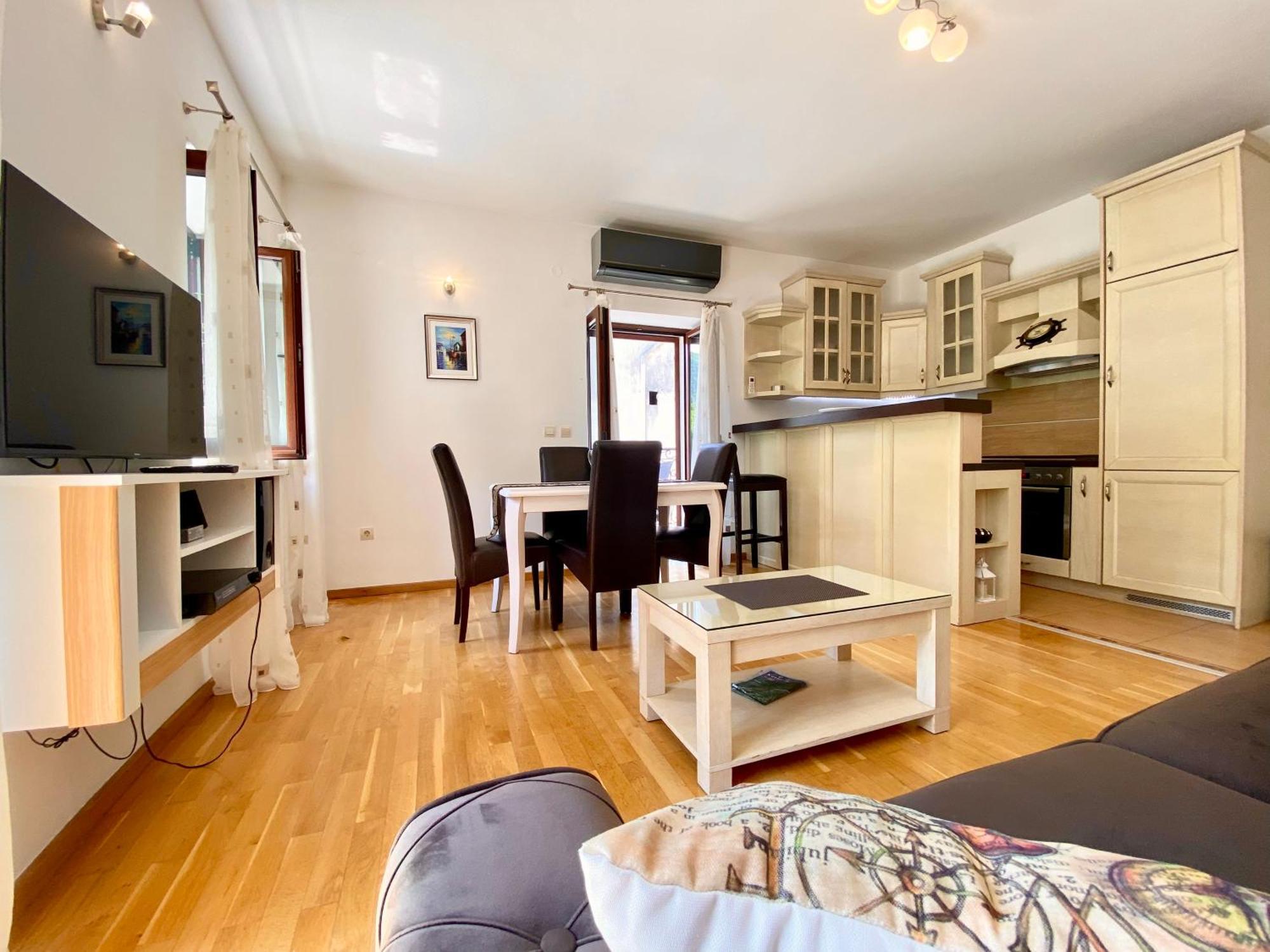 Fiumera Kotor Apartment ภายนอก รูปภาพ