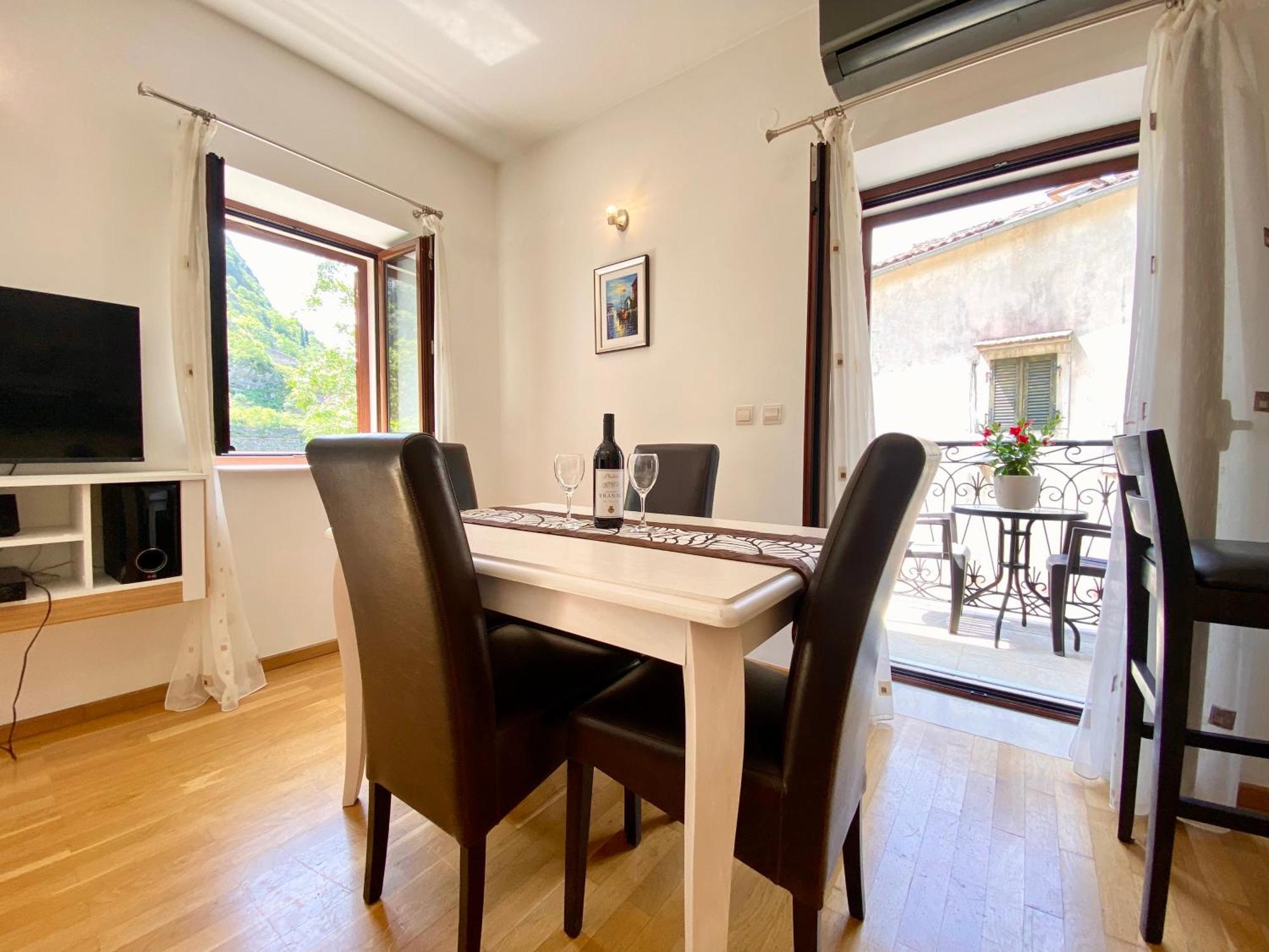Fiumera Kotor Apartment ภายนอก รูปภาพ